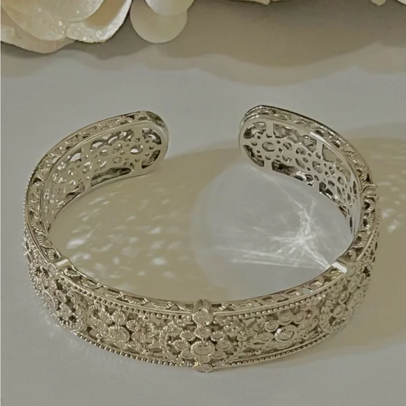 Judith Ripka large cuff bracelet - Picture 6 of 9